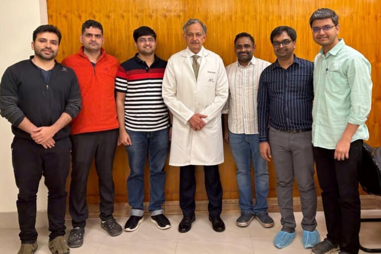 Dr Mayur with senior surgeon